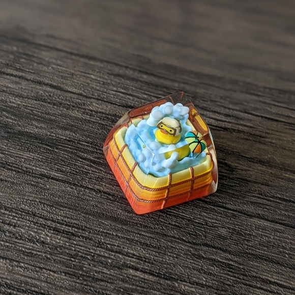 THE (QU)ACKTOR (SAR1) - cloudie duck keycap - Picture 2 of 7